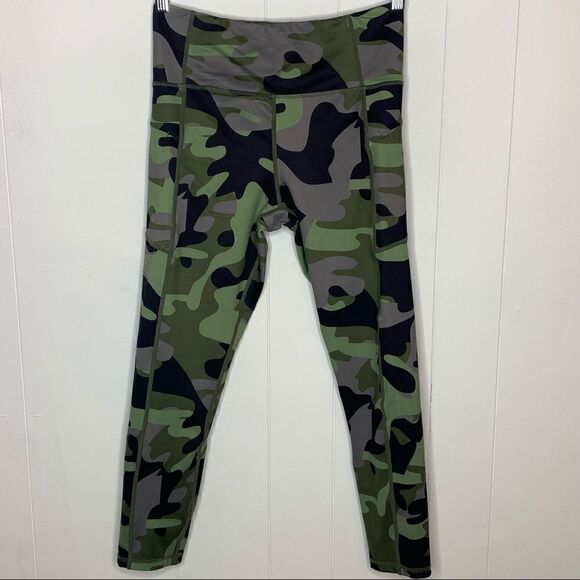 Camo Leggings ZYIA Active Light + Tight Size 8 10 Green Black Camouflage - Picture 1 of 8